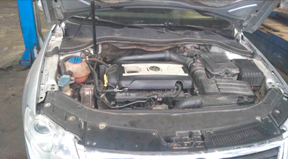 Фото 1. Моторный отсек а/м