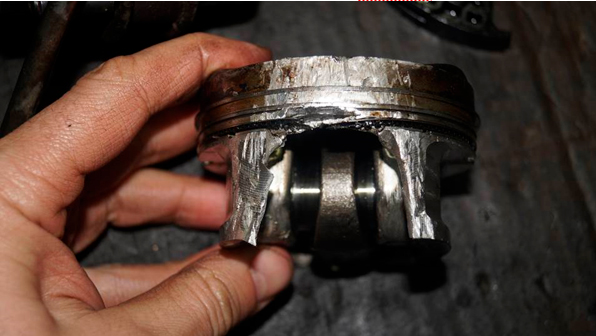 Фото 26. Разрушение юбки и повреждение поршня