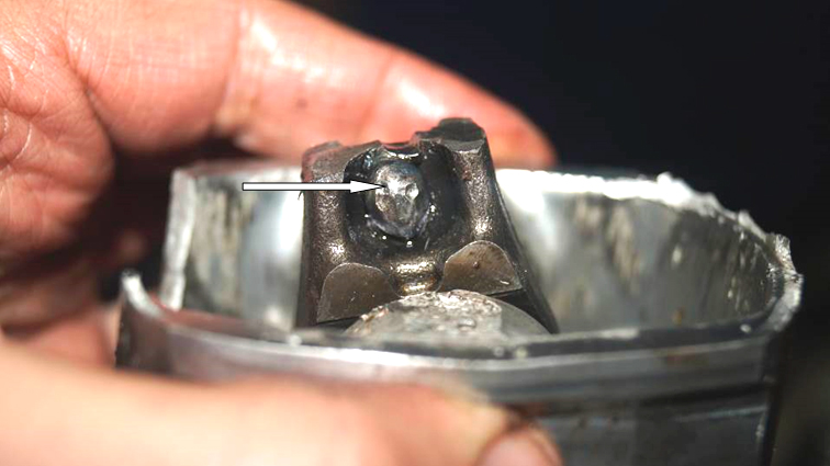 Фото 31. Наплавления металла круглой формы с цветами побежалости (перегрева) и фрагментарным смятием металла