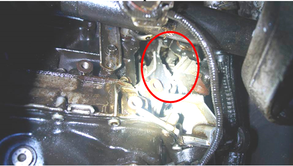 Фото 9. В передней части двигателя зафиксировано разрушение блока цилиндров с отсутствием фрагментов