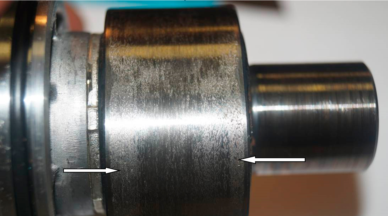 Фото 33. Износ кулачка с выкрашиванием металла зафиксирован по краям