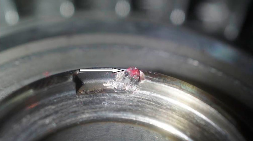 Фото 20. Запёкшиеся вещество красного цвета