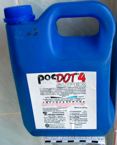 Фото 3. Общий вид канистры объемом 3 л с тормозной жидкостью РосДОТ4 Super