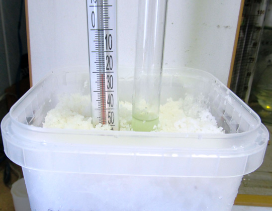 Фото 5. Прибор для определения температуры помутнения.