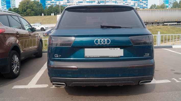 Фото 1. Автомобиль AUDI Q7.