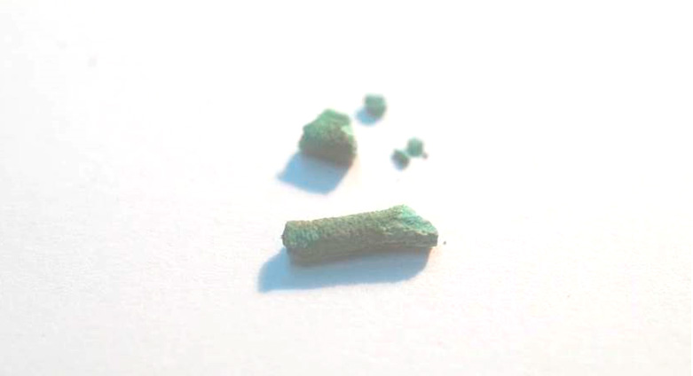 Фото 29. Фрагменты остатка окисленной электропроводки.