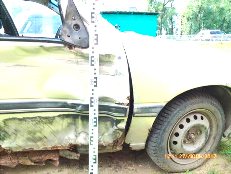 Фото 1. Наслоения вещества чёрного цвета на автомобиле ОПЕЛЬ.