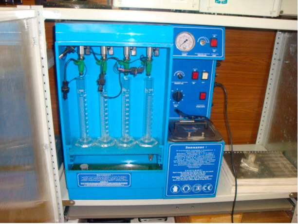 Фото 2. Проверка топливных форсунок.