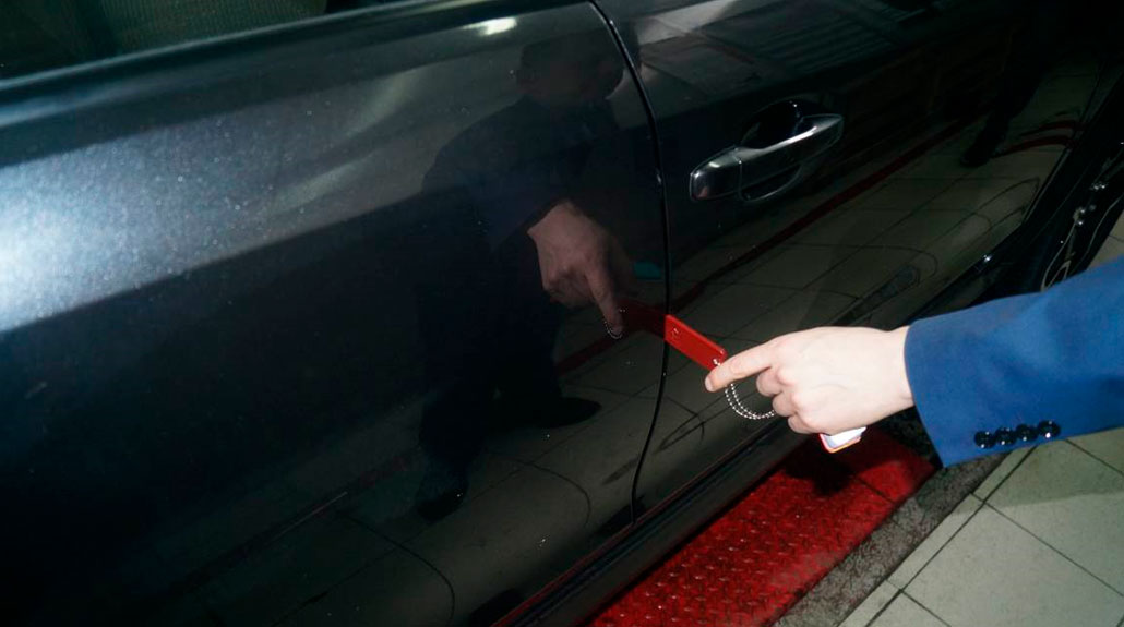 Фото 10. Зазор между передней и задней дверью.