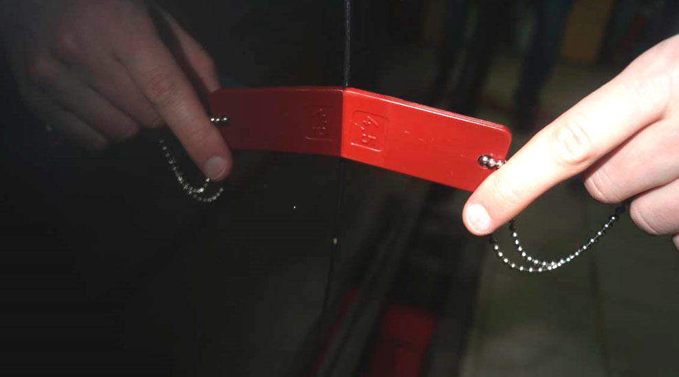 Фото 11. Зазор между передней и задней дверью.