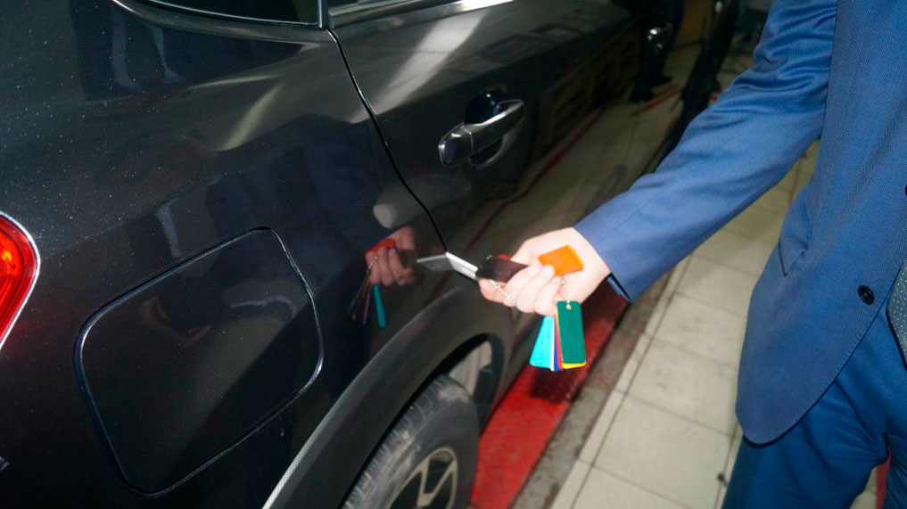 Фото 13. Зазор между задней правой дверью и задним правым крылом.