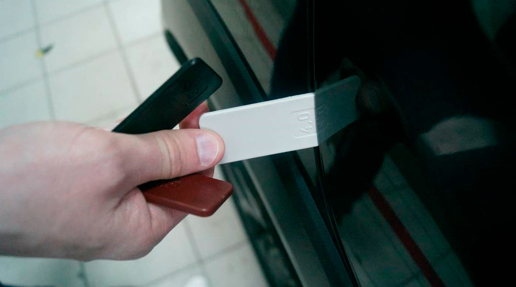 Фото 14. Зазор между задней правой дверью и задним правым крылом.