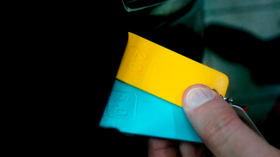 Фото 3. Зазор между капотом и облицовкой переднего бампера.