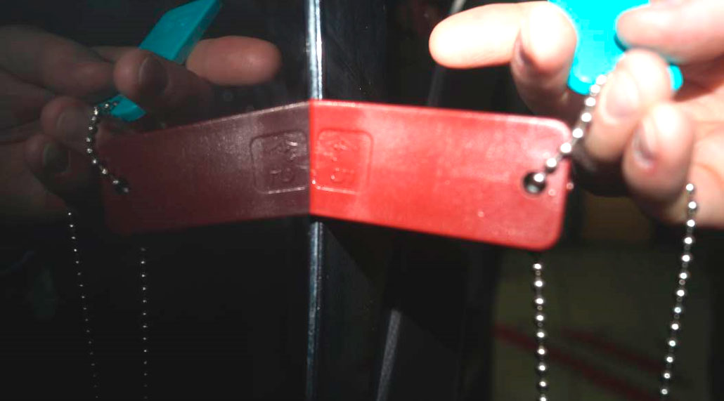 Фото 9. Зазор между передней дверью и передним крылом.