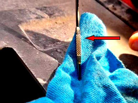 Фото 8. Уровень масла по щупу.