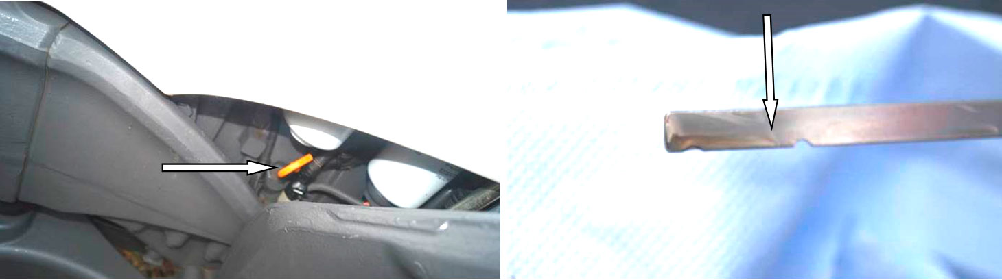 Фото 11,12. Масляный щуп и уровень масла в двигателе (показаны белой стрелкой).