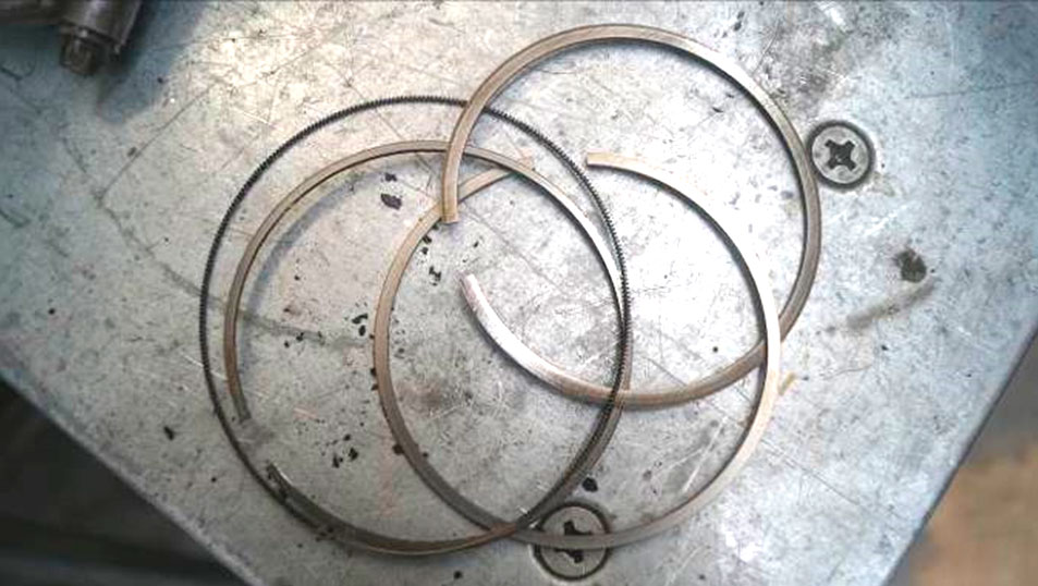 Фото 30. Поршневые кольца.