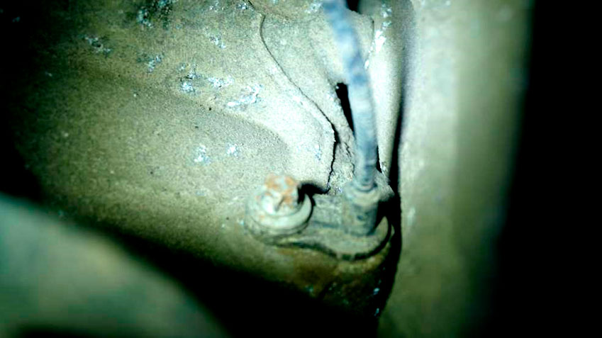 Фото 25. Датчик угловой скорости заднего правого колеса правильно установлен и ровно закреплён.