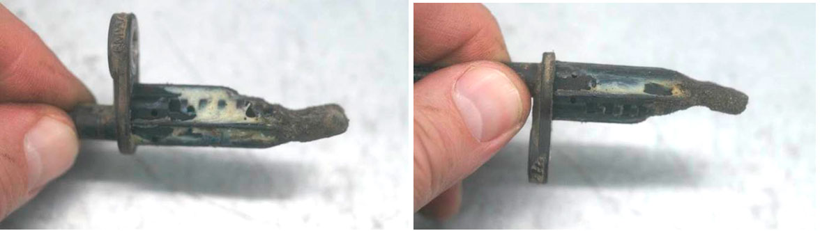 Фото 45,46. Корпус датчика угловой скорости заднего левого колеса находится в смазке светлого цвета.