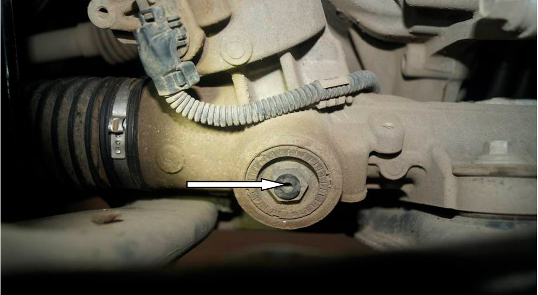 Фото 12. На рулевой рейке сработал (был задействован) клапан слива воды.