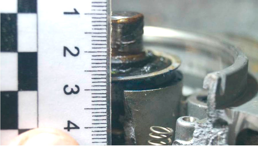 Фото 18. Уплотнитель насоса системы охлаждения двигателя расположен не симметрично относительно его корпуса.