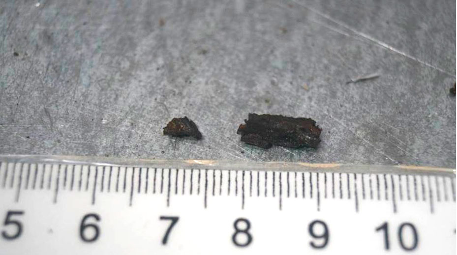 Фото 24. Вещество коричневого цвета (коррозийные отложения).