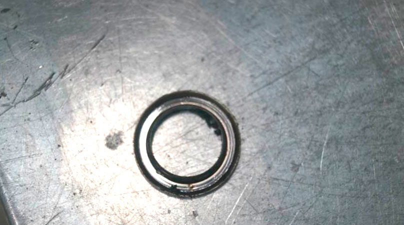 Фото 35. Внутренняя часть переднего уплотнителя.