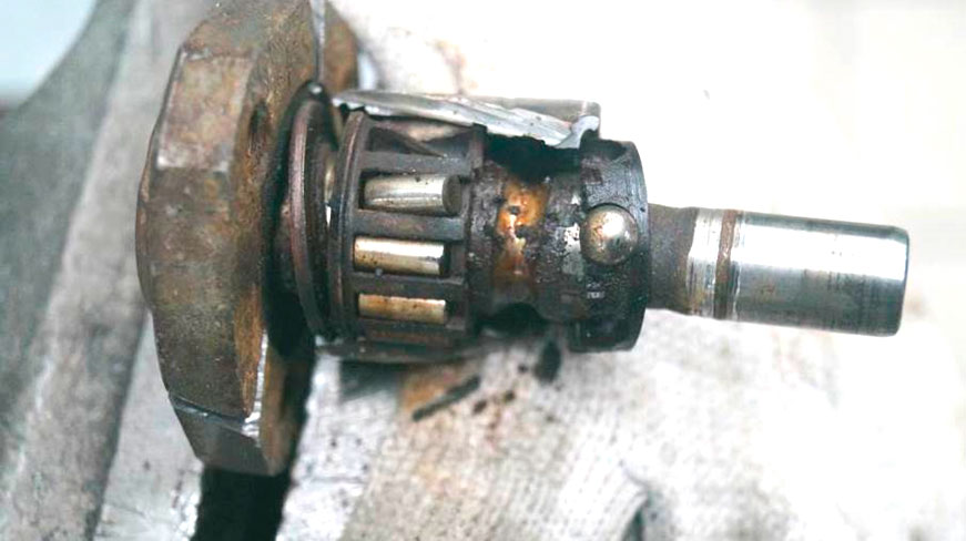 Фото 36. Передний подшипник вала насоса без разрушений.