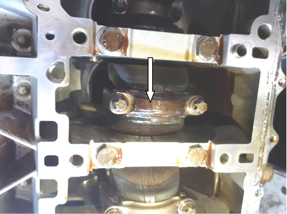 Фото 18. Перегрев нижней головки шатуна 3-го цилиндра.