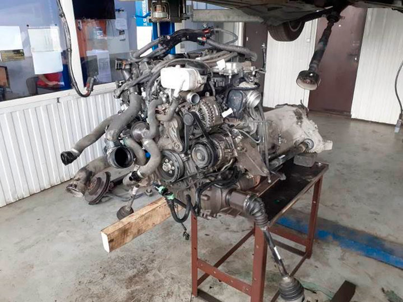 Фото 14. Демонтированный двигатель.