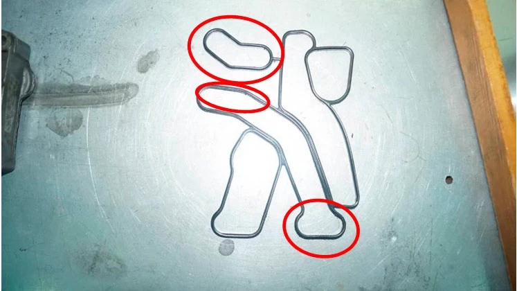 Фото 7. Места разрушения резиновой прокладки теплообменника