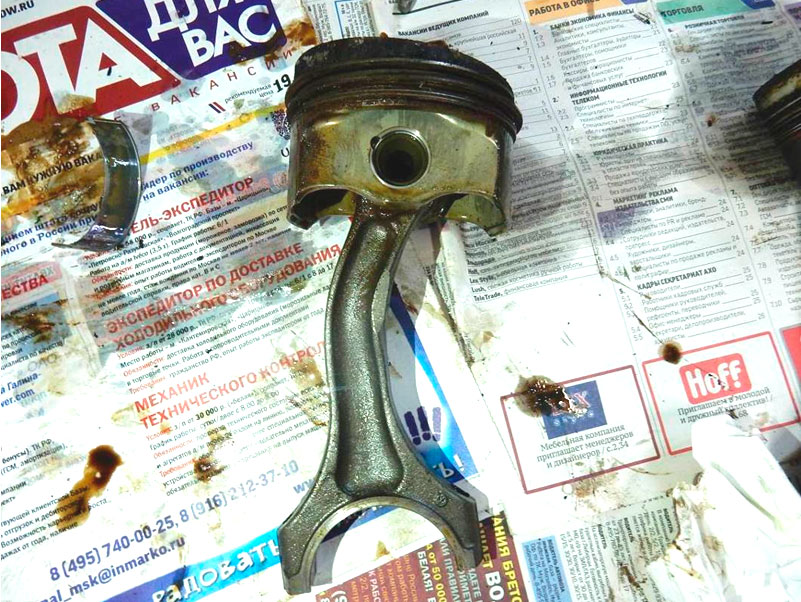 Фото 12. Шатун 1-го цилиндра деформирован в стержне