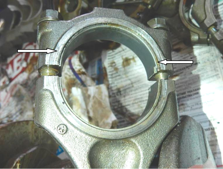 Фото 15. На нижней головки шатуна имеются следы, оставленные от контактного взаимодействия в виде кольцевых царапин и задиров