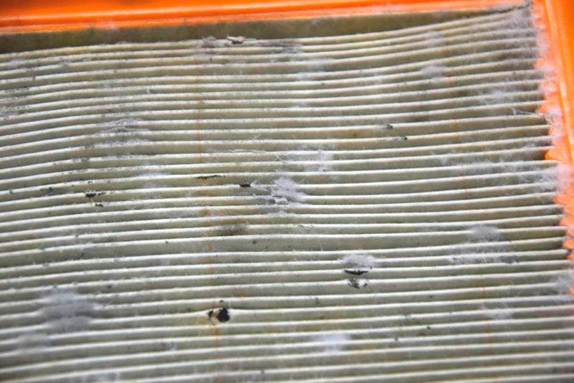 Фото 21. Повреждение из-за намокания бумажного элемента воздушного фильтра