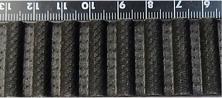 Фото 4.  Внешний вид  фрагмента разорванного ремня ГРМ с тыльной стороны