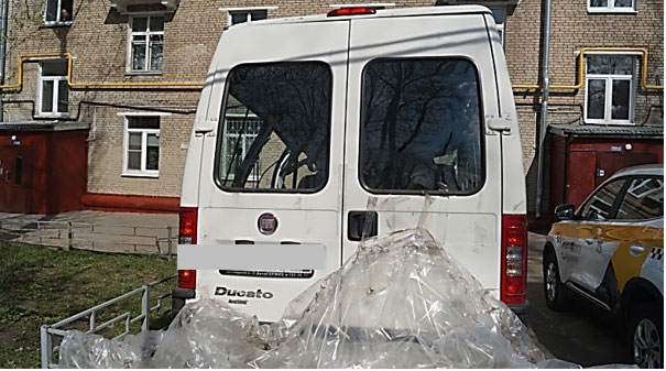 Фото 2. Вид автомобиля сзади