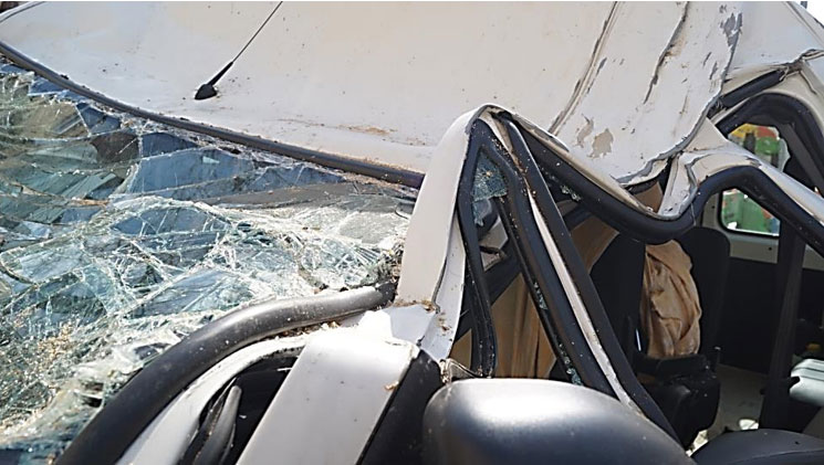 Фото 29. Повреждение передней левой стойки кабины