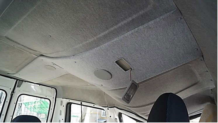 Фото 37. Деформация обивки крыши в левой, центральной и задней части