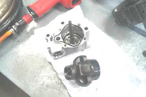 Фото 15. Детали разобранного насоса