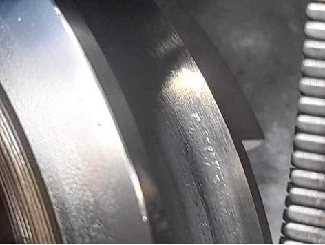 Фото 26. Задиры на поверхности конуса