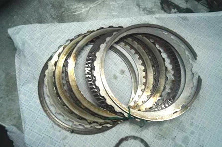 Фото 30. Диски муфт (барабана, пакета) передней передачи