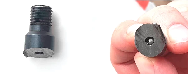 Фото 29,30. Штуцер топливоподводящей магистрали и стержневой фильтр