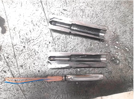 Фото 34. Извлечение пьезоэлемента форсунки