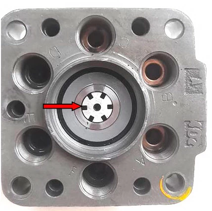 Фото 15. Фрагмент разрушенного плунжера – показан красной стрелкой