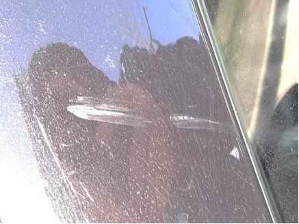 Фото 45. Характер потёртостей, царапин и рисок на передней левой стойки