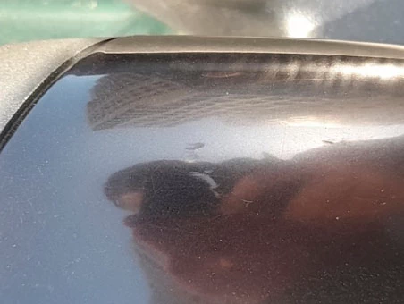 Фото 54. Потёртость (царапина) на корпусе наружного правого зеркала