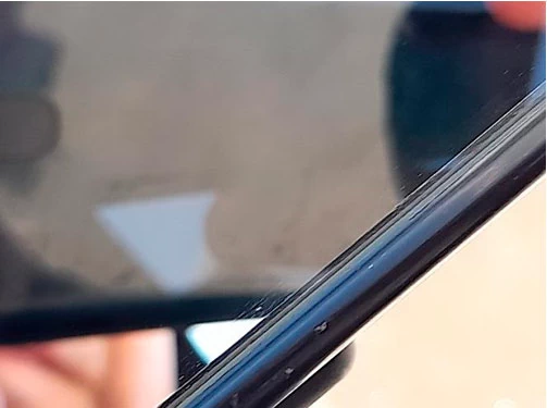 Фото 116. Сколы и риски на корпусе внутреннего зеркала