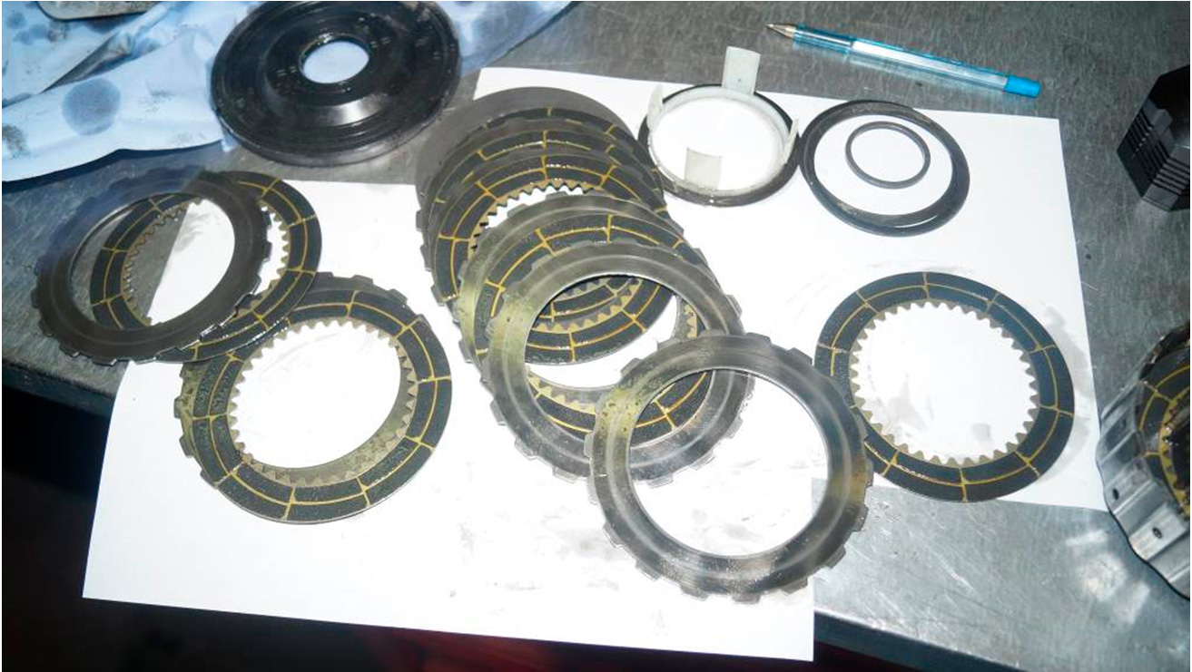 Фото 18. Диски муфты включения заднего привода не имеют следов перегрева и значительного износа