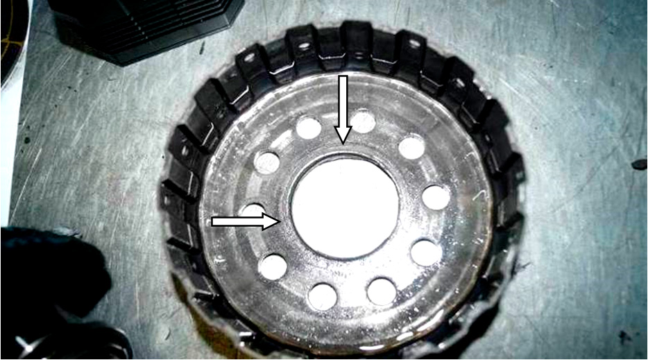 Фото 12. Круговые царапины и задиры