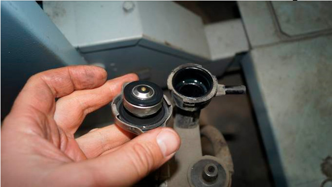 Фото 38.  Клапан радиатора	